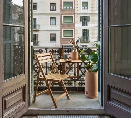 Sturdy Foldable Wood Chair for Nordic Design Hotel and Restaurant