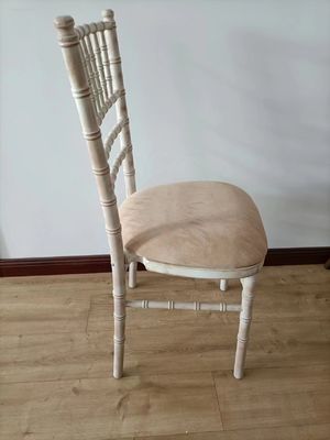 Home Furniture Mail Packing White Wash Chiavari Chairs Wood Wedding Hotel Banquet Stackable Chair with Removable Cushion