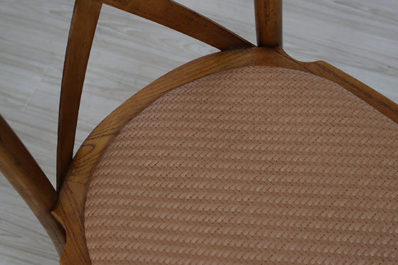 Mail Packing Wooden X Cross Back Chairs for Antique Design in Restaurants and Weddings