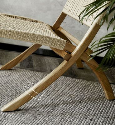 Effortless Elegance Lacquered Finish Nordic Classical Woven Cord Solid Wood Folding Lounge Chair for Living Room