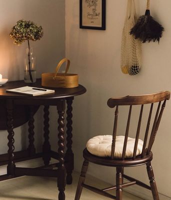 Restaurant Hotel Solid Wood Frame Windsor Natural Dining Chair with Lacquered Finish