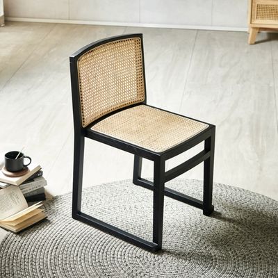 Mail Packing Sturdy Solid Wood Dining Chair with Modern Design and Stackable Rattan