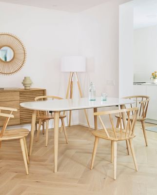 Modern Wooden Solid Wood Dining Windsor Chair W35*D37*H77CM for Dinning Space Optimization