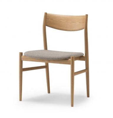 PU Leather Upholstered Wood Dining Chair in Traditional Design Style for Restaurant Furniture