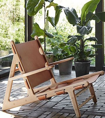 Modern Nitrolacquer Finish PU Leather Armchair for Modern and Comfortable Living Room