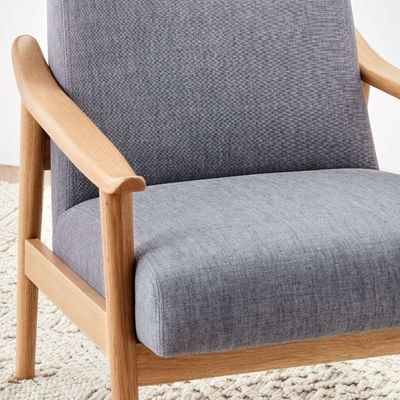 Add Comfort and Elegance to Your Living Room with Solid Wood Leisure Lounge Wooden Sofa Chair W67*D79*H78 CM