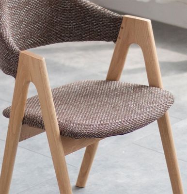 Mail Packing Nordic Style Cloth Artist Home Leisure Solid Wood Dining Chair with Rubber Wood Frame