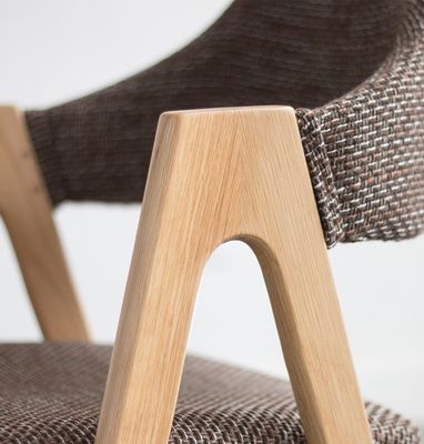 Mail Packing Nordic Style Cloth Artist Home Leisure Solid Wood Dining Chair with Rubber Wood Frame