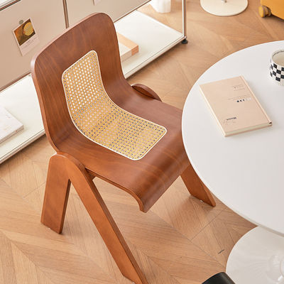Hotel Restaurant Nordic Wooden Dining Chair with Nitrolacquer Finish and Rubber Wood Frame