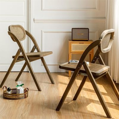 Modern Nordic Style Dining Chair Made of Solid Wood and Foldable for Restaurant