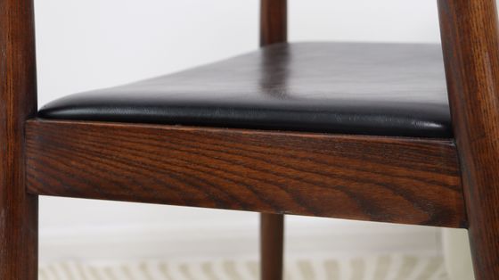 Nitrolacquer Finish Nordic Solid Wood Armrest Cushion Chair for Dining Hotel Home Presidential Chair Restaurant Cafe Store