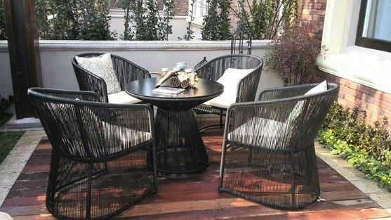 Metal Dining Chair Italian Style Wood Cafe Chair for Modern Luxury Outdoor Seating