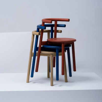 Home Furniture Nordic Living Room Solid Wood Dining Chair with Backrest and Nitrolacquer Finish