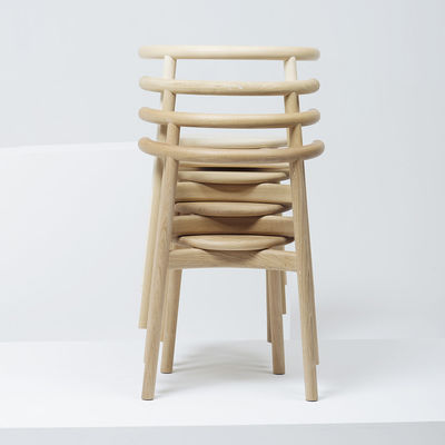 Home Furniture Nordic Living Room Solid Wood Dining Chair with Backrest and Nitrolacquer Finish